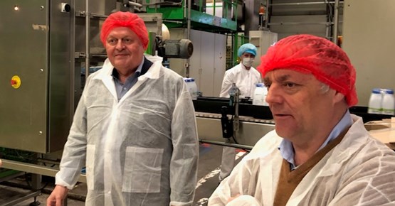 Marc Van Ranst & Piet Vanthemsche onderstrepen belang voedingsindustrie tijdens bezoek zuivelbedrijf Olympia